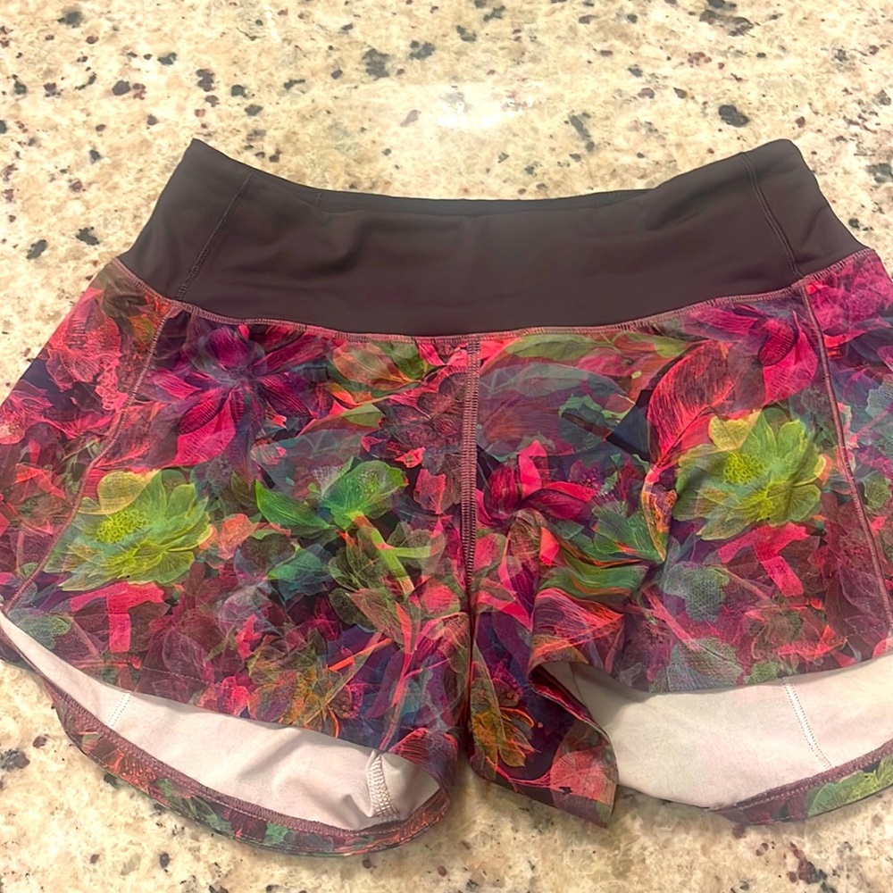 Lulu lemon size 4 speed